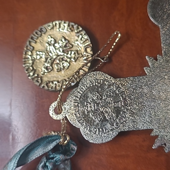 Kurt Adler Vatican Library Collection Enamel Pearls Cross Ornament Red/Blue - Picture 8 of 8